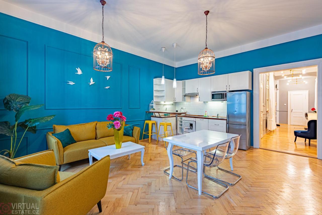 Colorful Wenceslas Square Apartment Prague Exterior photo